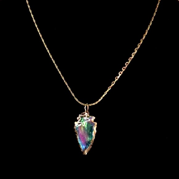 Hand Crafted Titanium Apple Green Quartz Hammered Arrowhead Pendant Necklace - Picture 5 of 6